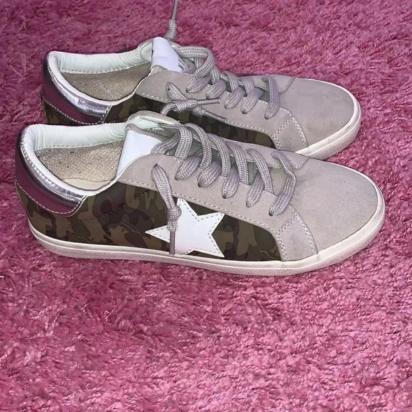 Steve Madden Star Army Fatigue Camo Sneakers - Picture 2 of 8